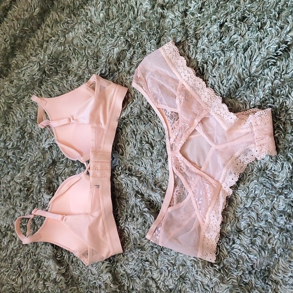 Victoria's Secret bombshell bra and panty set - Picture 5 of 5
